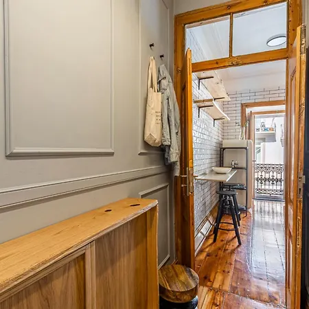 Sunlit Historic Center Retreat Appartement *