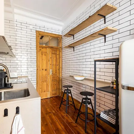 Sunlit Historic Center Retreat Daire *